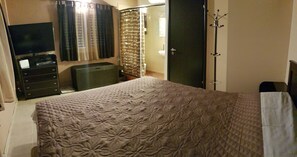 2 bedrooms, iron/ironing board, WiFi