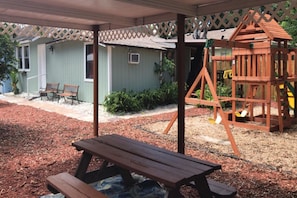 Children’s area - Duplex-2 Apts, 4br/3bth/Playground, backyard walk to Downtown, LidoBeach - 8mins (sarasota)