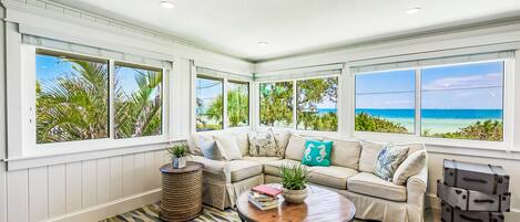 Een televisie en een kantoor