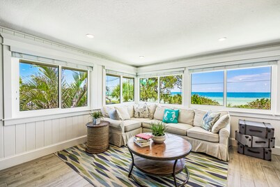 Bayfront Bliss! Pool, BBQ and Dolphin Views!