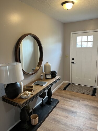 * Ellan lomamökki * sijaitsee Brevardin NC: ssä, joka tunnetaan myös nimellä ”vesiputouksien maa”