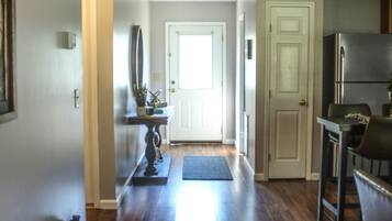 2 soverom, strykejern/-brett, reiseseng for barn og wi-fi