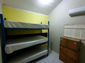 Iron/ironing board, bed sheets