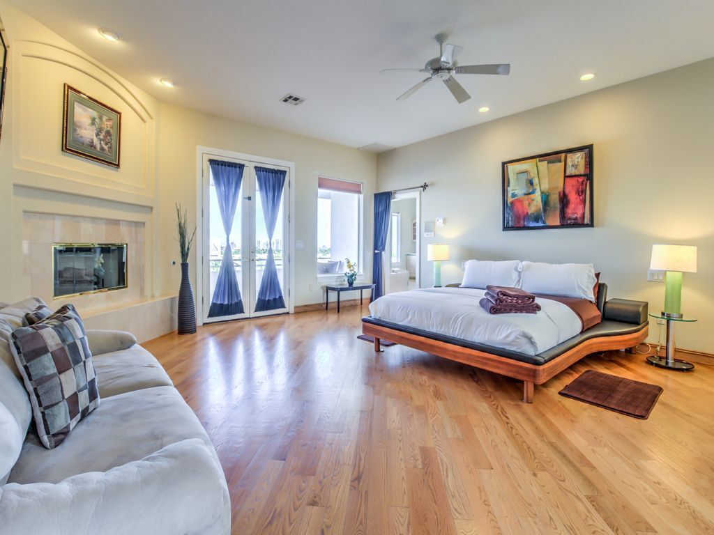 8 bedrooms, iron/ironing board, WiFi, bed sheets