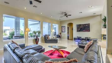 Flat-screen TV, fireplace