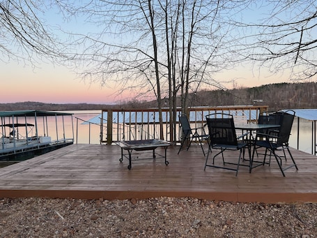 Outdoor dining. Great Hunting, Fishing and Family Vacation Getaway