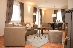 TV, fireplace - Apartment 3 - Apartment near the beach (Nienhagen)