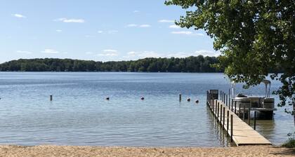 3 minutes from Taylor Park on Long Lake. Close to Sand Dunes, wineries , TC.
