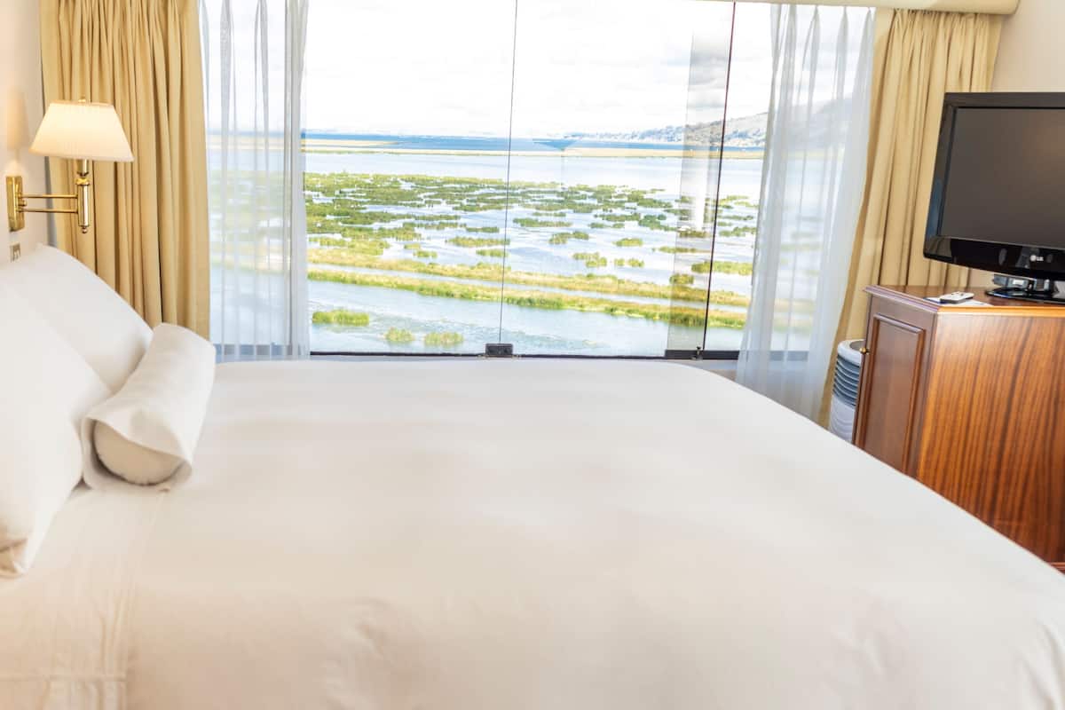 1 bedroom, premium bedding, in-room safe, laptop workspace