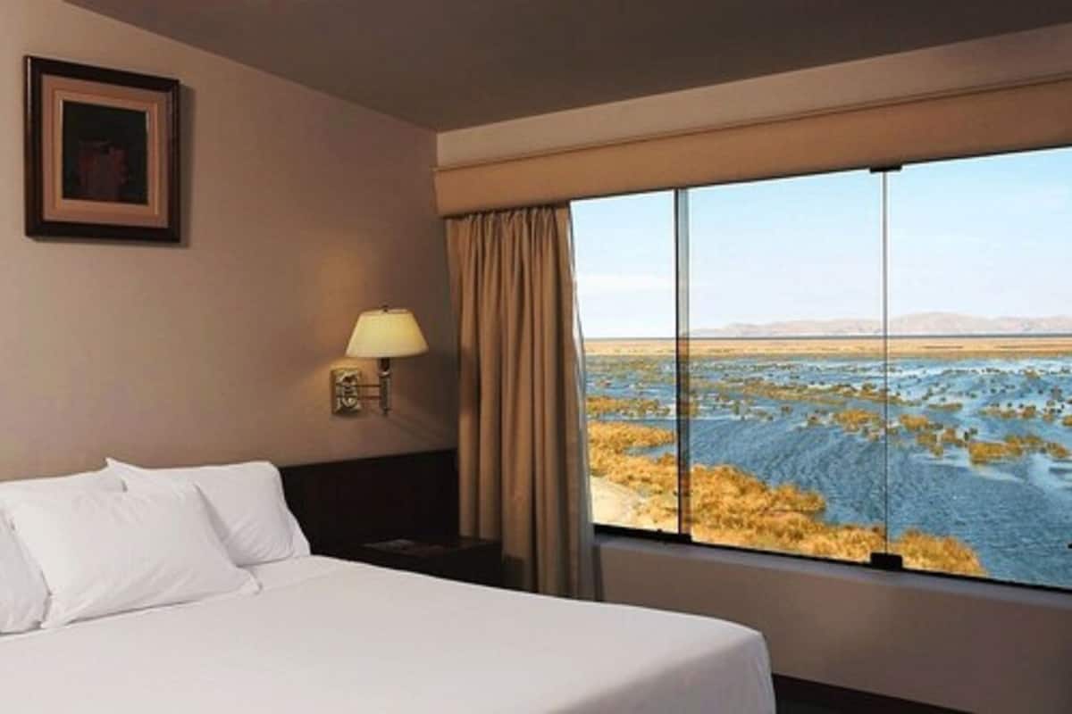 1 bedroom, premium bedding, in-room safe, laptop workspace