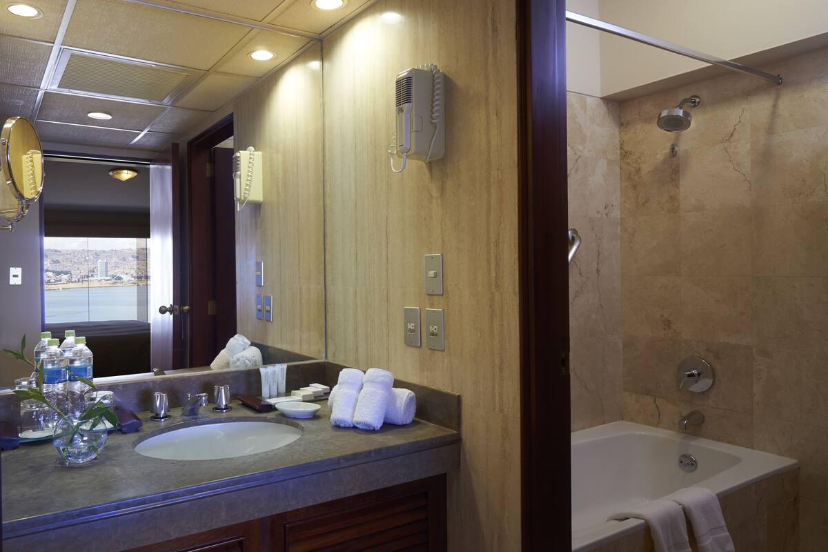 1 bedroom, premium bedding, in-room safe, laptop workspace