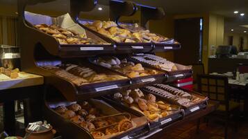 Free daily buffet breakfast