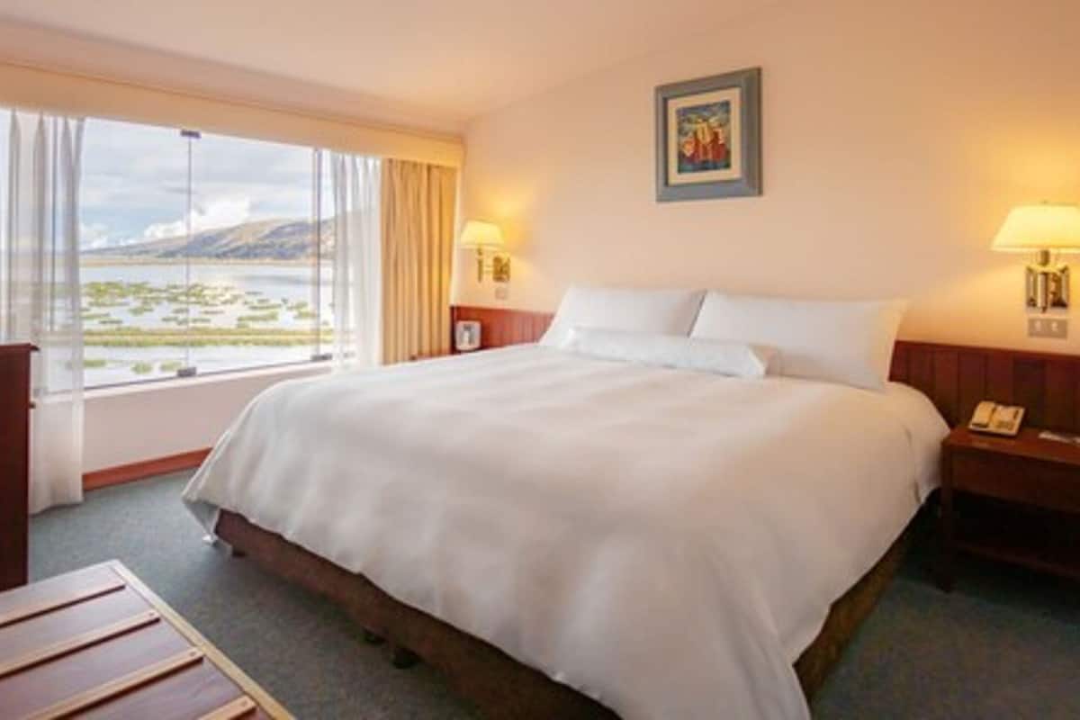 1 bedroom, premium bedding, in-room safe, laptop workspace