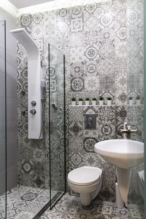 Free toiletries, hair dryer, bathrobes, slippers - Thess home Now<br>Luxury Apartment<br>•There is Room for you• (Sikies)