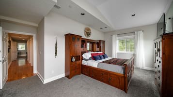 3 bedrooms, iron/ironing board, travel crib, free WiFi