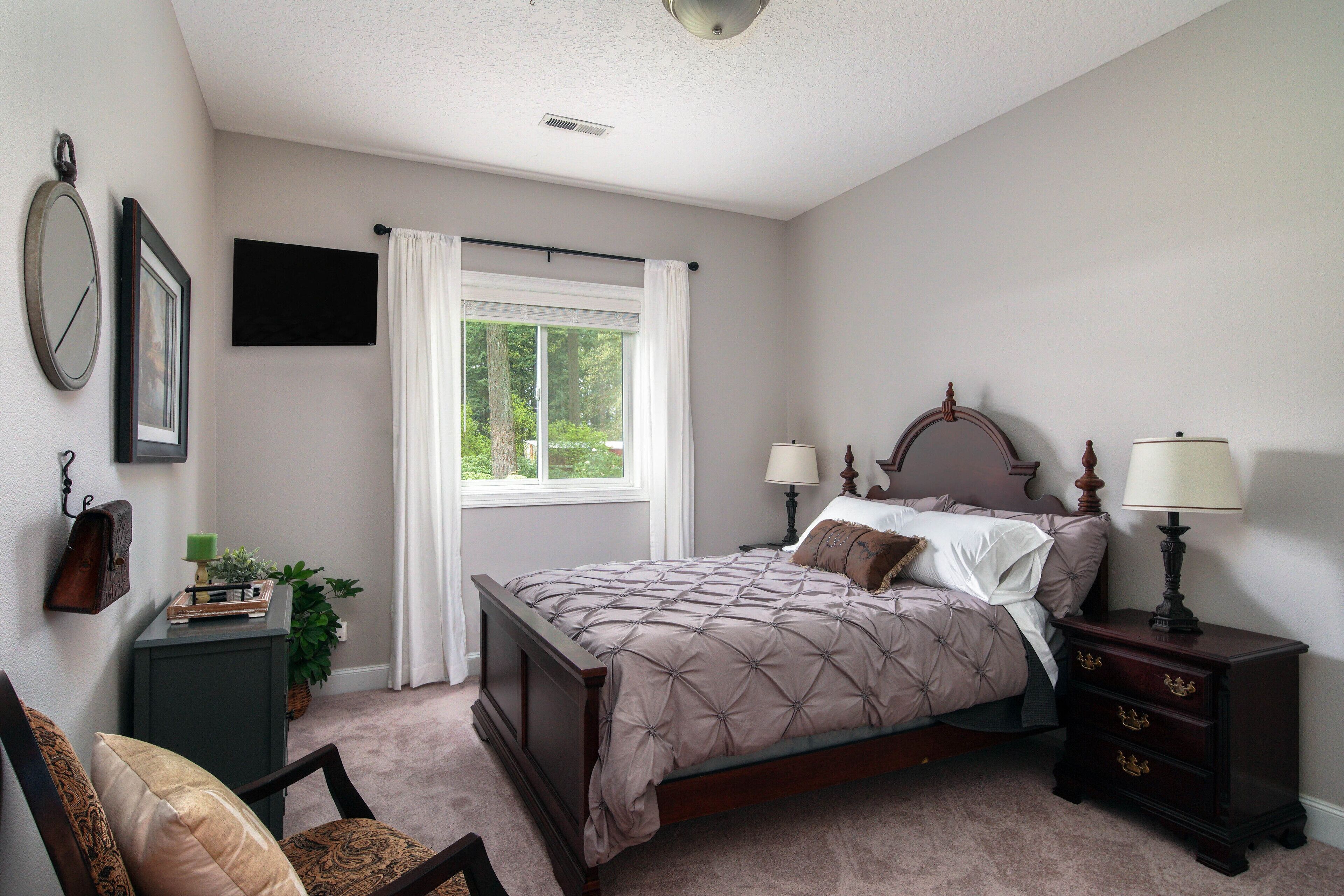 3 bedrooms, iron/ironing board, travel crib, free WiFi