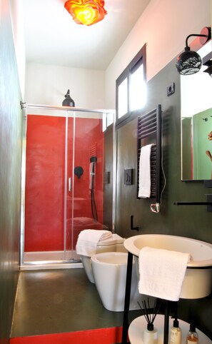 Dusche, Handtücher, Seife, Shampoo