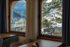 包每日自助早餐