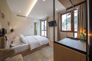 Frette Italian sheets, premium bedding, pillow-top beds, minibar
