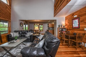 Ferienhaus, Mehrere Betten, Whirlpool | Wohnzimmer | Fernseher, Kamin