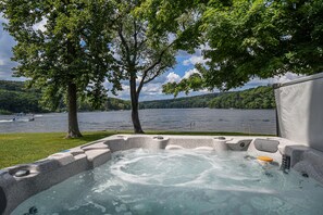 Hus - flera sängar - eldstad | Spa