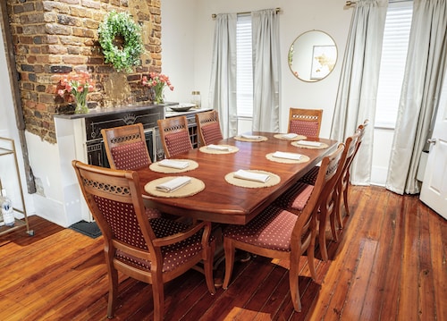 Large Vacation Home in heart of Charleston Historic District- Best Location!