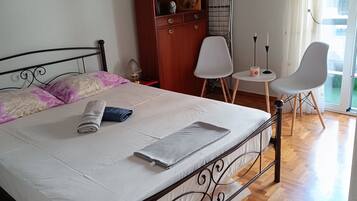 1 habitación, escritorio, tabla de planchar con plancha y wifi gratis