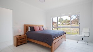 4 bedrooms, iron/ironing board, free WiFi