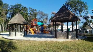 Children’s play area – outdoor