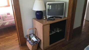 2 間睡房、書桌、熨斗/熨衫板、床單