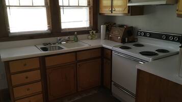 雪櫃、微波爐、焗爐、爐具