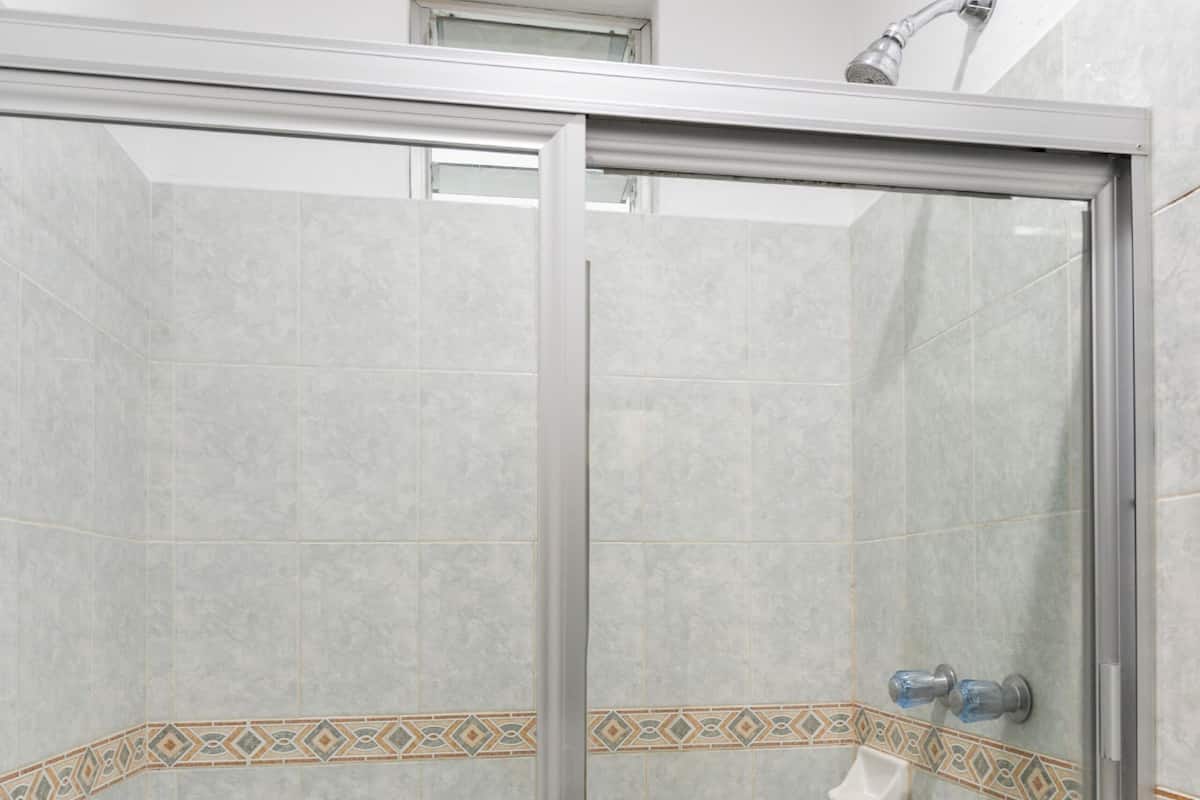 Shower, towels