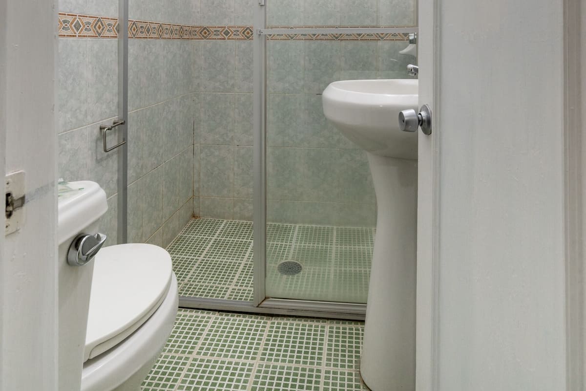 Shower, towels