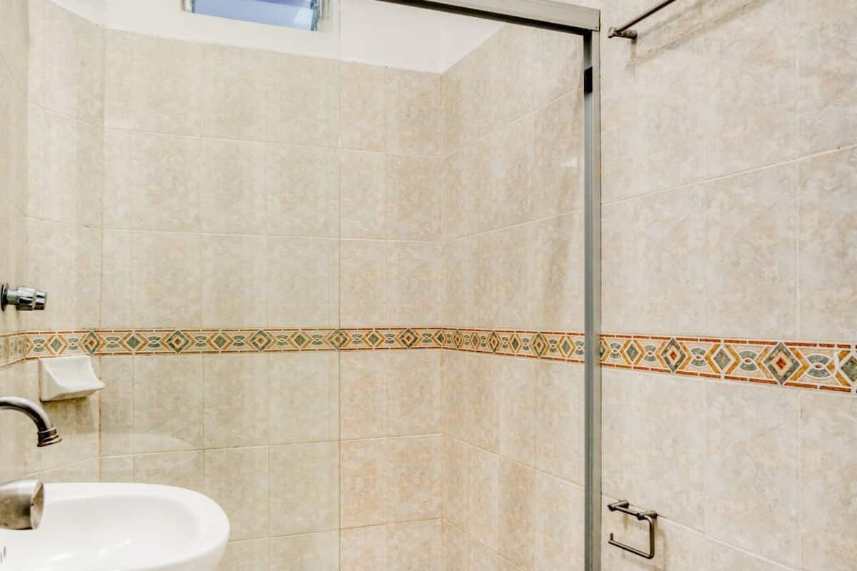 Shower, towels