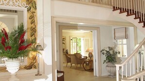 Interior - Villa New Mansion (Paynes Bay)