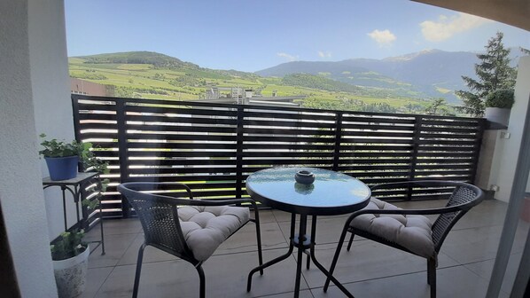 Outdoor dining - Apartment in Vahrn near Bressanone  (Vahrn)