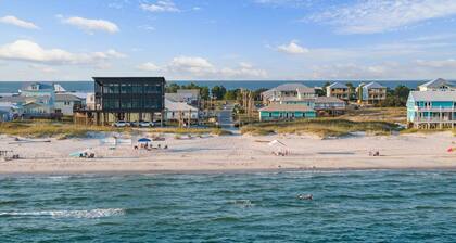 Spacious house within walking distance from beach- less then 100 yards