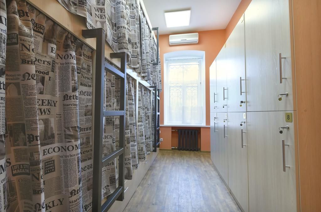 Insonorización, tabla de planchar con plancha y wifi gratis 