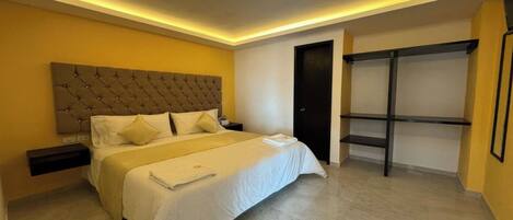Deluxe Double Room | Desk, WiFi (free), bed sheets