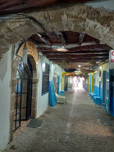 2 pièces jolis et confortables aux portes de Médina avec une  terrasse ensoliée