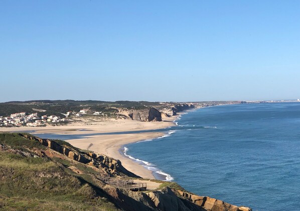 Plage à proximité, chaises longues