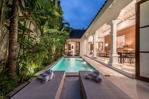 Outdoor pool - Luxurious 3 BDR Villa in the Heart of Seminyak (Seminyak)