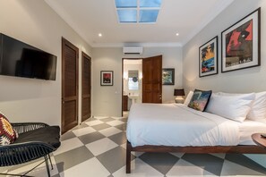 3 bedrooms, in-room safe, iron/ironing board, WiFi - Luxurious 3 BDR Villa in the Heart of Seminyak (Seminyak)