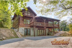 Exterior - Halfway to Heaven is perfect for a couples retreat or family getaway (Sevierville)
