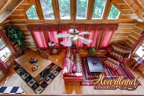 Dining - Halfway to Heaven is perfect for a couples retreat or family getaway (Sevierville)