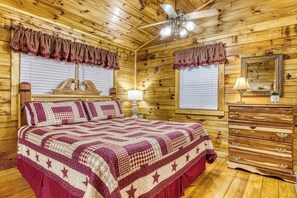 Een strijkplank/strijkijzer, internet, beddengoed