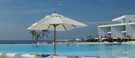 Indoor pool, outdoor pool