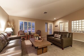 Smart TV, fireplace, DVD player