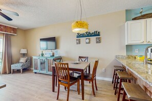 Dining - Waterfront getaway w/ gorgeous beach views & an outdoor pool! (Gulf Shores)