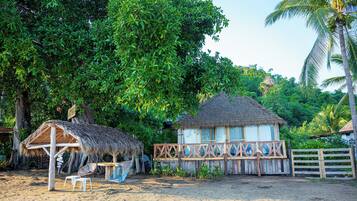 Oceanfront Master Suite 1 King 1 Single | In-room safe, WiFi (free), individually decorated